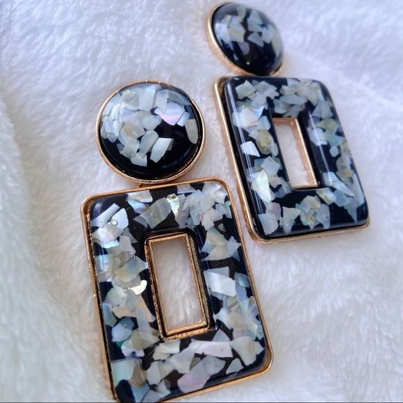 Black and gold earrnings with seashell mosaic - Picture 5 of 6